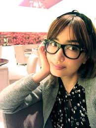 平子理沙さん愛用のトムフォードのメガネ 眼鏡 オプティックスタイル